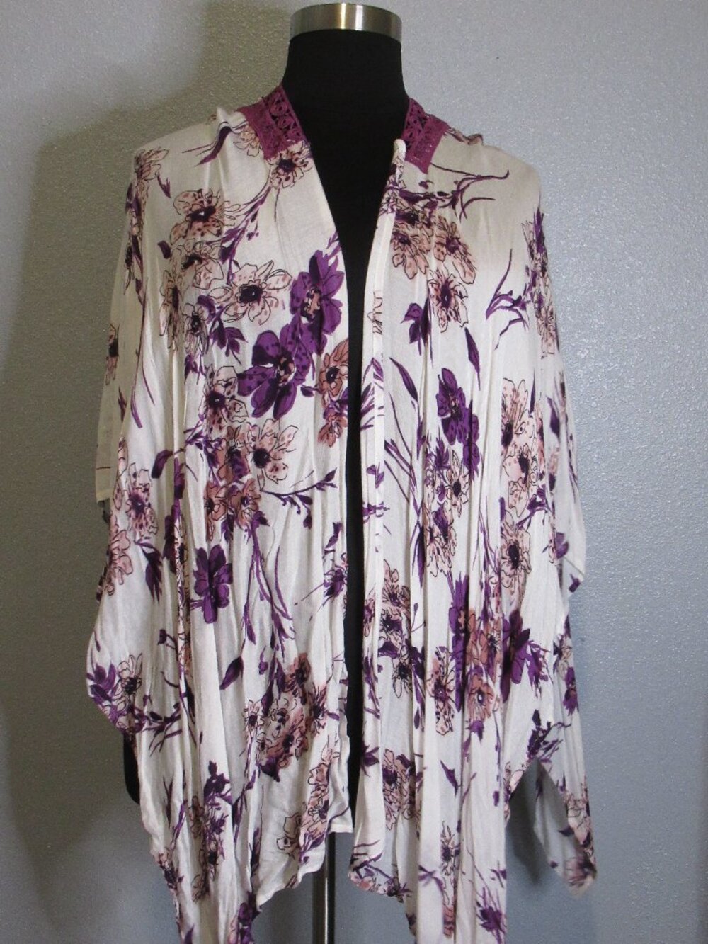 Women’s Ivory Floral Print Open-Front Kimono Cardigan